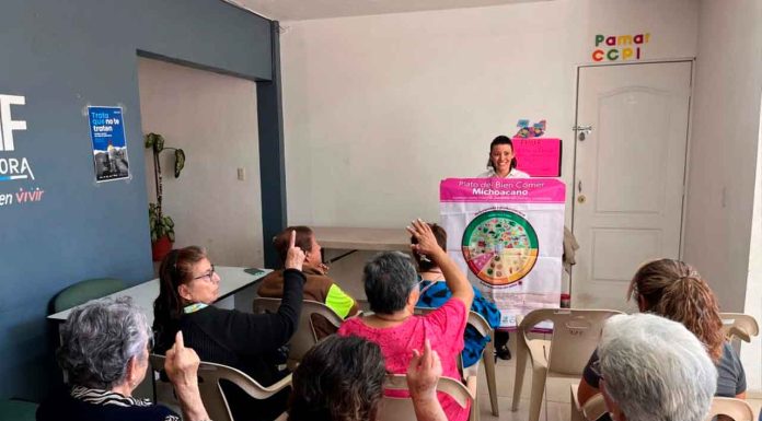 DIF Zamora impartió plática de nutrición para adultos mayores en la colonia El Carmen