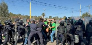 #Video | Agremiados al STASPE protagonizan zafarrancho con elementos de seguridad en donde se llevaría a cabo la sesión del congreso