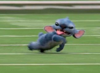 #Video | ‘Stitch’, icónico personaje de Disney invadió el campo durante el Super Bowl