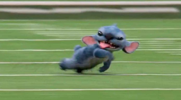 #Video | ‘Stitch’, icónico personaje de Disney invadió el campo durante el Super Bowl
