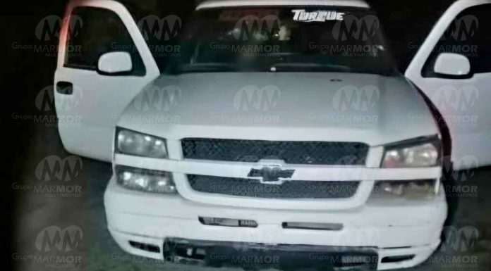 Tío y sobrino son acribillados a balazos a bordo de una camioneta, en Ario de rosales