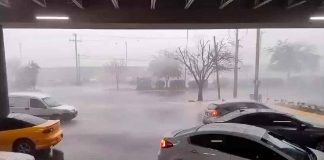 #VIDEO | En México: Hombre grababa una fuerte tormenta y le cae un rayo justo a lado