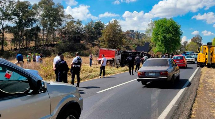 #VIDEO | Policías recuperan tráiler cervecero robado y detienen al conductor, en Lagunillas