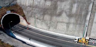 #VIDEO | Se registra percance de tráiler sobre el Ramal Camelinas; se obstruye un carril