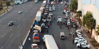 #VIDEO | Transportistas realizan mega bloqueo en las casetas más importantes para ingresar a la Ciudad de México; esto se sabe