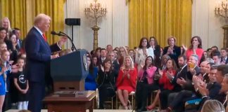 #VIDEO | Trump firma orden para prohibir a mujeres transgénero en deportes femeninos