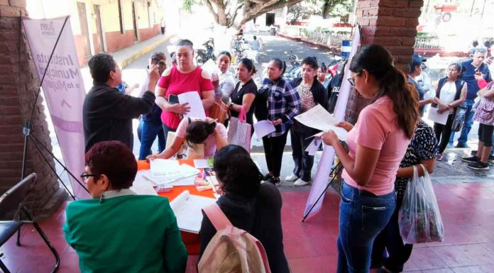 Difundieron programas sociales en la tenencia de Ario de Rayón y entregaron tarjetas “Mujeres Orgullo”