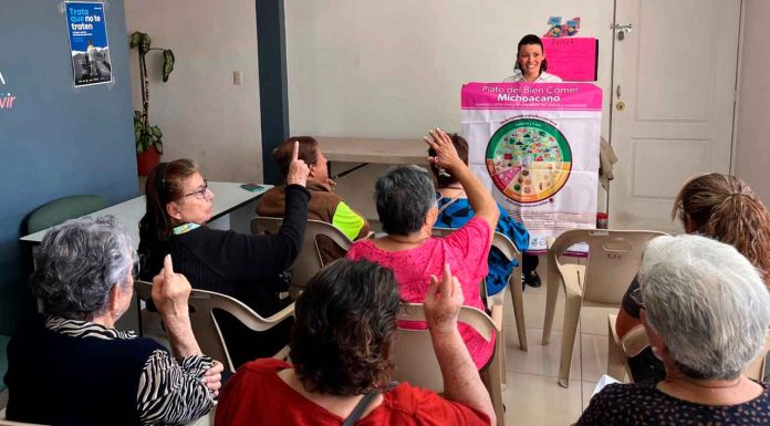 DIF Zamora impartió plática de nutrición para adultos mayores en la colonia El Carmen