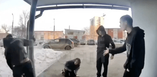 #VIDEO | Joven se apuñala para acusar a otra mujer de la agresión y muere