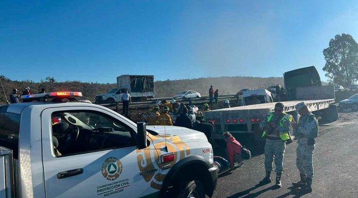 #Video #Segumiento | Choque vehicular múltiple deja 5 heridos en la Morelia-Pátzcuaro