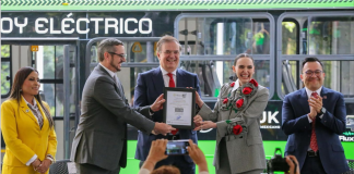 #Imágenes | Taruk, “El Correcaminos Eléctrico”, se suma a la campaña Hecho en México: Omega Vázquez