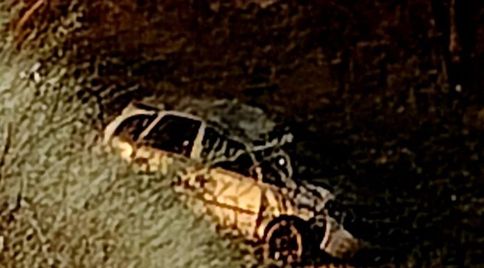 Hombre muere al volcar su camioneta en el camino al Recinto Ferial de Morelia