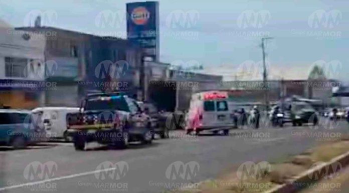 #VIDEO | 2 hombres quedan heridos al sufrir accidente en un negocio de la colonia Los Ángeles
