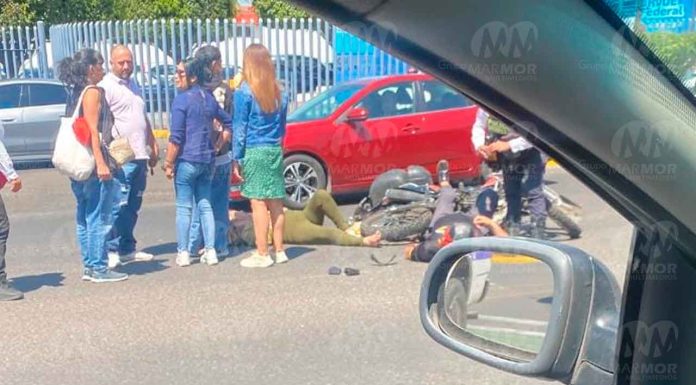 Se registra accidente entre moto y auto frente al Palacio del Arte #Morelia