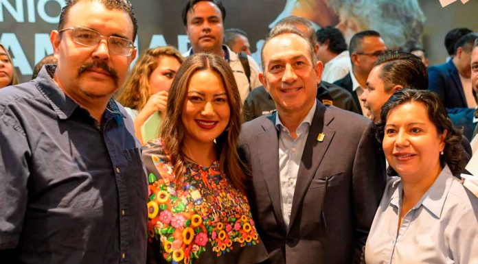 Presidenta Moni Valdez asiste a la firma del convenio REFAMI para reunir familias migrantes