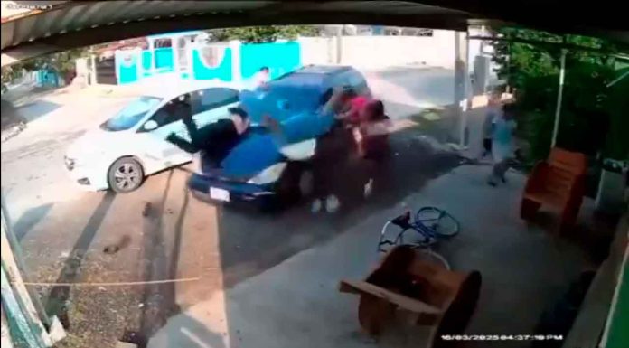#VIDEO #Viral | Familia es atropellada frente a su hogar en #México; mujer pierde a sus bebés