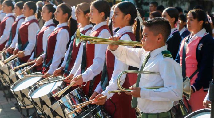 Escuelas de 29 municipios estrenan bandas de guerra en acto cívico