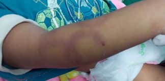 Madre golpeaba a su bebé y enviaba los videos al padre para amenazarlo