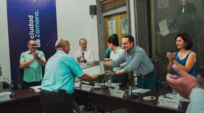 #Imágenes | Cabildo de Zamora reconoce a Rubén Ramírez Toledo y aprueba jubilaciones