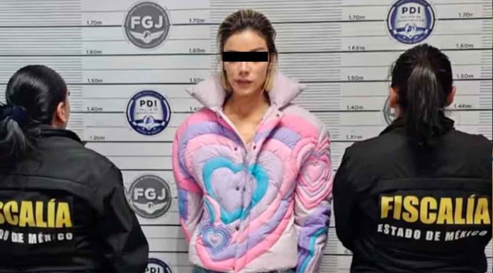 #VIDEO #Viral #México | La modelo Aleska Génesis impone tendencia con la chamarra de su detención; se agota en línea ¿La comprarías?