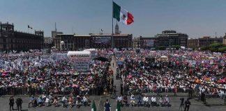 Demostramos que el pueblo de México es mucha pieza; juntas y juntos somos más: presidenta Claudia Sheinbaum ante miles de mexicanos y mexicanas en el Zócalo.