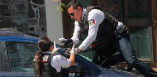 #VIDEO | Mujer pierde la vida tras perder el control de su vehículo e impactar contra un inmueble #México