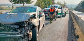 #Imágenes | Choca auto contra camioneta en la Morelia-Pátzcuaro; hay 5 lesionados