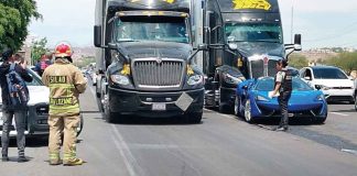 #VIDEO #VIRAL | ¡McLaren de millones queda destrozado tras chocar con un tráiler en Guanajuato!