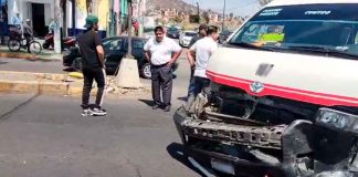 #VIDEO | Combi ruta roja 4 y auto particular colisionan en Av. Madero Poniente, hay un menor lesionando