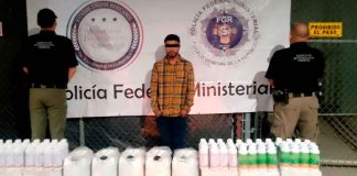 #Video | Un hombre que transportaba metanfetamina líquida oculta en envases de abono y fertilizante, fue detenido en Sonora