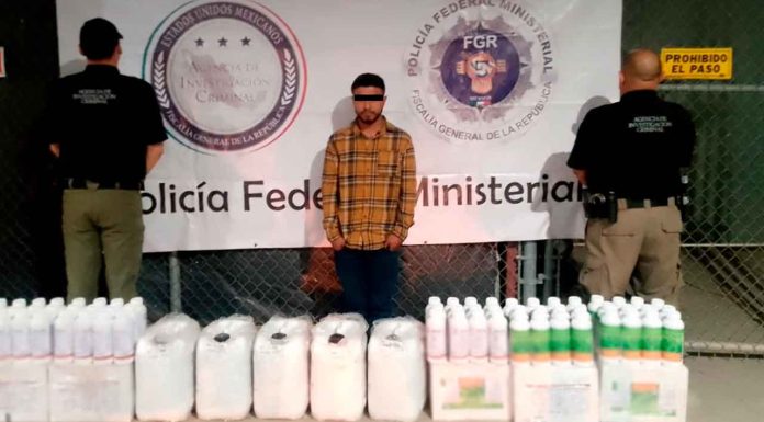 #Video | Un hombre que transportaba metanfetamina líquida oculta en envases de abono y fertilizante, fue detenido en Sonora