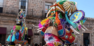 #FOTOS | Colores, figuras y mucha fiesta en el Festival del Torito de Petate