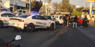 Chocan 2 autos en la Av. Madero Poniente y se accidenta motopatrullero en la Av. San Juanito