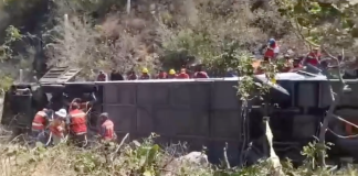 #VIDEO | Aumenta a 18, número de fallecidos tras accidente de autobús en Oaxaca