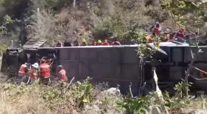#VIDEO | Aumenta a 18, número de fallecidos tras accidente de autobús en Oaxaca