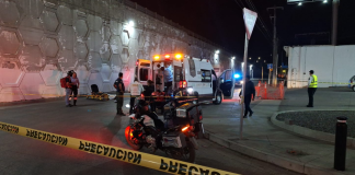 Motociclista muere al salir disparado de puente a desnivel, sobre el Boulevard Industrial #Uruapan