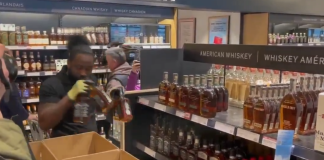 #VIDEO | Canadá responde a los aranceles de Trump con la prohibición de alcohol estadounidense