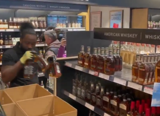 #VIDEO | Canadá responde a los aranceles de Trump con la prohibición de alcohol estadounidense