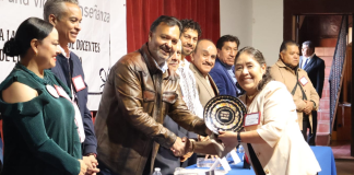 Julio Arreola encabeza homenaje a la trayectoria docente en Pátzcuaro
