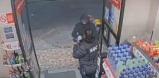 #VIDEO | #México: Policía pide ayuda de la policía luego de que la asaltaran