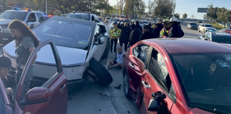 #VIDEO | Militar veterano estadounidense choca en #México e intenta huir en su Cybertruck