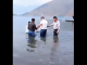 #VIDEO | Hombre muere ahogado durante bautizo cristiano en un lago