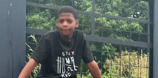 Niño muere tras ser obligado a tomar baños de hielo como castigo