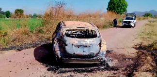 Localizan vehículo calcinado y baleado en Álvaro Obregón