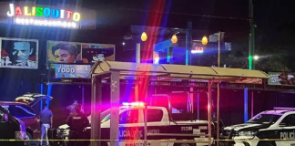 #EnMéxico: Dueño de bar asesina a dos presuntos extorsionadores; los arrolló con su vehículo