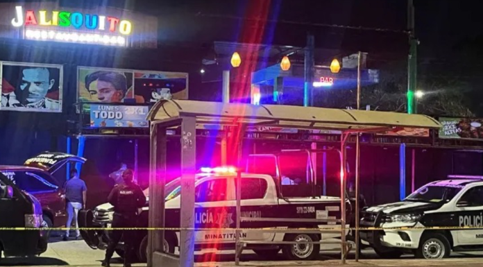 #EnMéxico: Dueño de bar asesina a dos presuntos extorsionadores; los arrolló con su vehículo