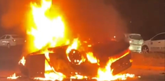 #VIDEO | Hombre muere calcinado tras chocar contra un tráiler en Lázaro Cárdenas