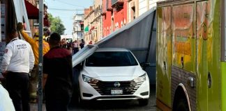#VIDEO #Imágenes | Cae estructura metálica sobre la avenida Morelos norte en el centro de Morelia