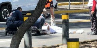 Mujer queda herida sobre la Av. Camelinas de Morelia; al parecer se aventó de un puente peatonal