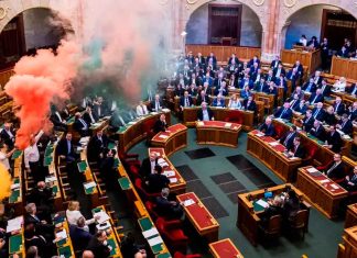 #Video | Hungría aprueba ley que prohíbe el desfile del Orgullo LGTBIQ+ en medio de protestas